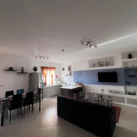 Modern Spacious 2bd Penthouse With 2 Terraces - Close To Airport