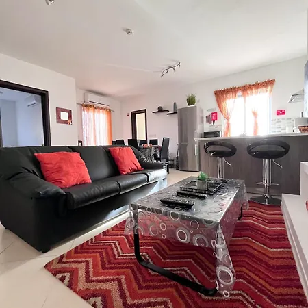 Apartment Modern Spacious 2bd Penthouse With 2 Terraces - Close To Airport