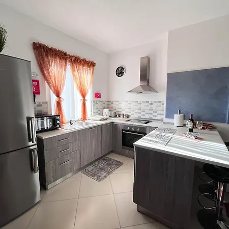 Modern Spacious 2bd Penthouse With 2 Terraces - Close To Airport Luqa