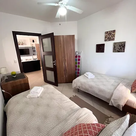 Apartment Modern Spacious 2bd Penthouse With 2 Terraces - Close To Airport *