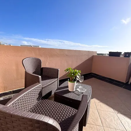 Apartment Modern Spacious 2bd Penthouse With 2 Terraces - Close To Airport *