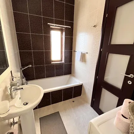 Modern Spacious 2bd Penthouse With 2 Terraces - Close To Airport Appartamento