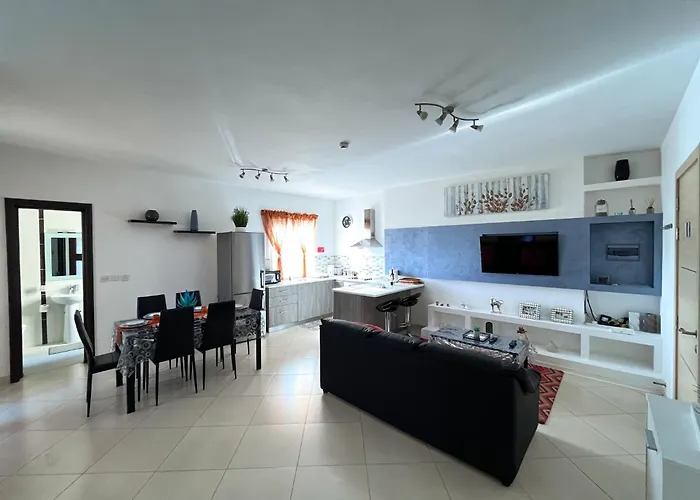 Modern Spacious 2bd Penthouse With 2 Terraces - Close To Airport Lejlighed