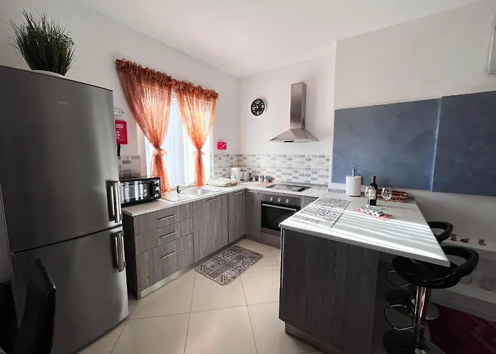 Modern Spacious 2bd Penthouse With 2 Terraces - Close To Airport Luqa
