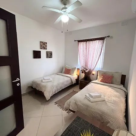 Modern Spacious 2bd Penthouse With 2 Terraces - Close To Airport Appartement