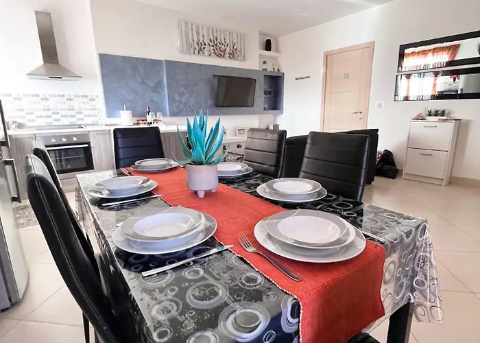 Modern Spacious 2bd Penthouse With 2 Terraces - Close To Airport